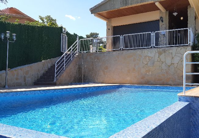 Villa in Lloret de Mar - 2INM01 - 4 bedroom house with private pool and garden located in Lloret de Mar near the beach.