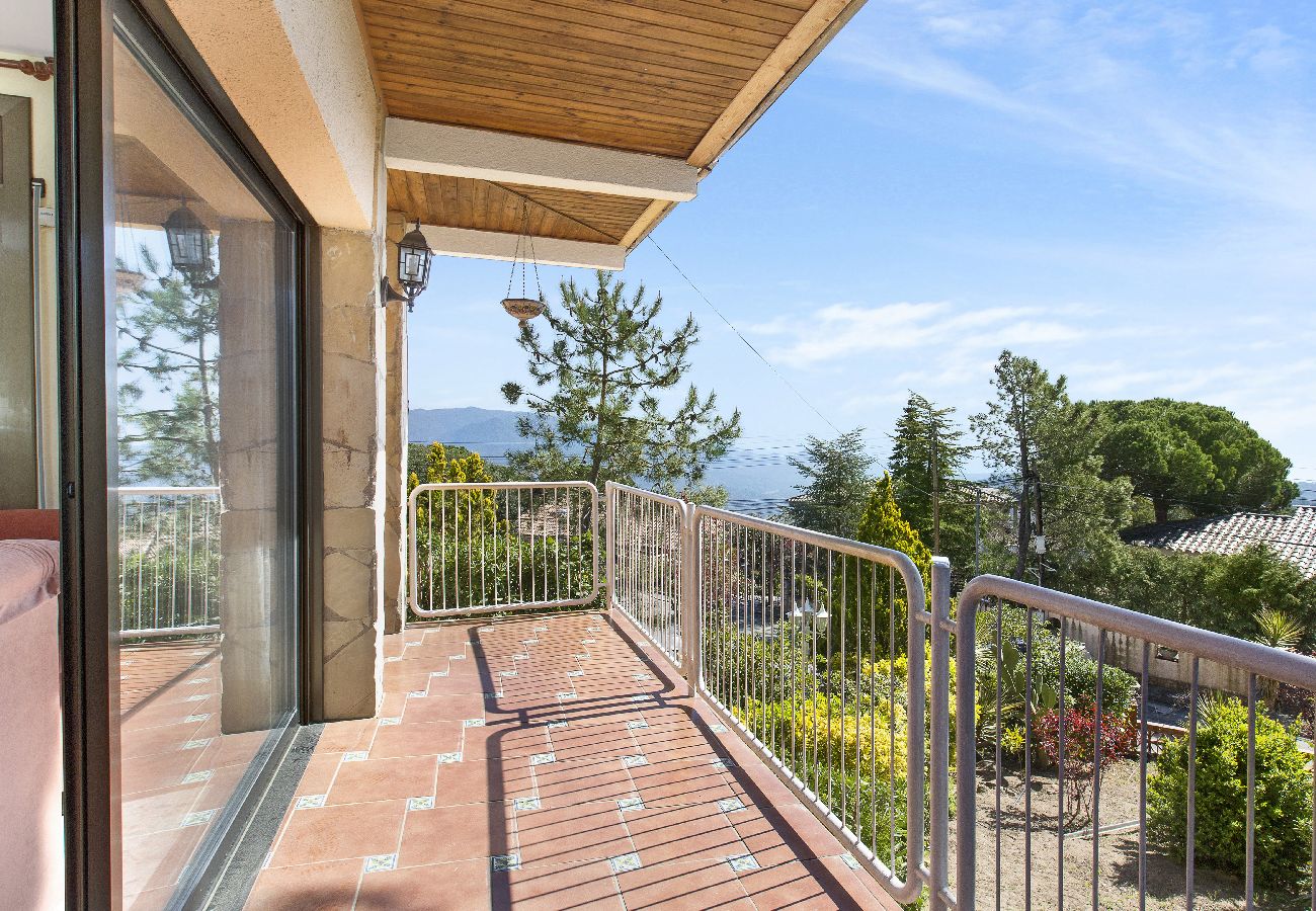 Villa in Lloret de Mar - 2INM01 - 4 bedroom house with private pool and garden located in Lloret de Mar near the beach.