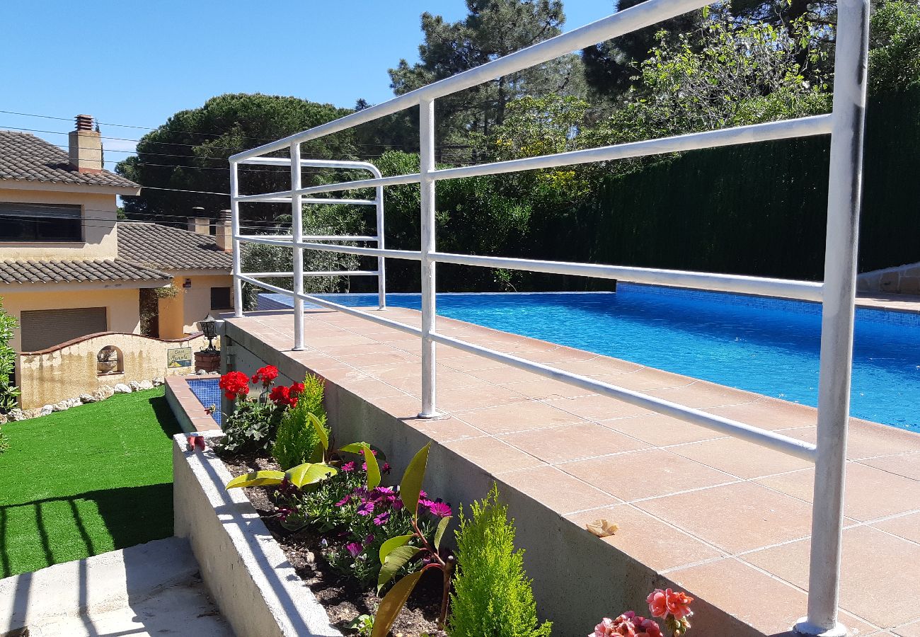 Villa in Lloret de Mar - 2INM01 - 4 bedroom house with private pool and garden located in Lloret de Mar near the beach.