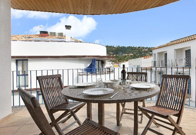 Apartment in Llafranc - 1KIM 01 - Nice apartment located in the center of Llafranc, just 50m from the beach.