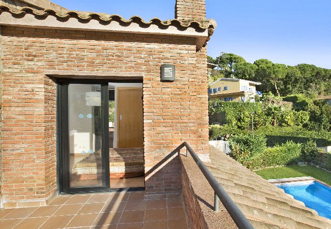 Villa in Lloret de Mar - 2LLEV02 -Beautiful house for 8 people with private pool located in a quiet area near the beach