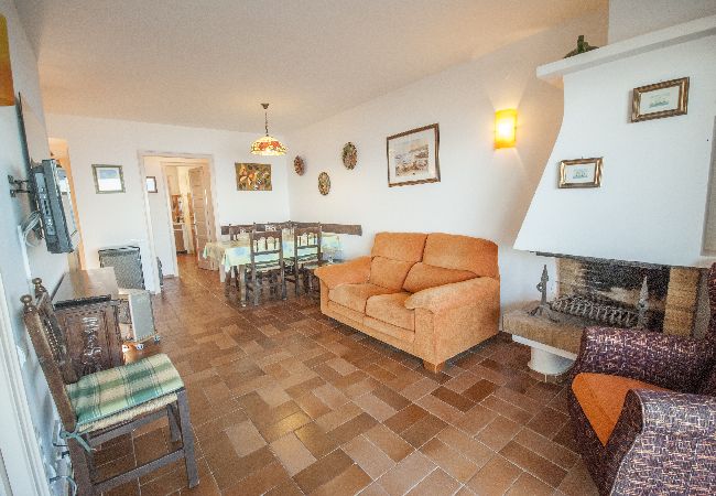 Apartment in Pals - 1MED 12 - Basic apartment in front of the beach of Pals and 100m from the town centre Apartment in Pals - 1MED 12 - Basic apartment in front of the beach of Pals and 100m from the town centre