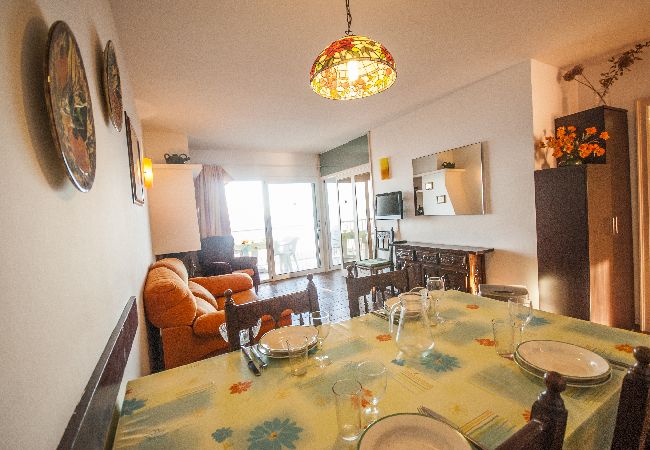 Apartment in Pals - 1MED 12 - Basic apartment in front of the beach of Pals and 100m from the town centre Apartment in Pals - 1MED 12 - Basic apartment in front of the beach of Pals and 100m from the town centre