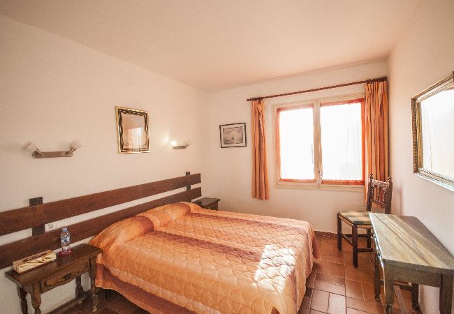 Apartment in Pals - 1MED 12 - Basic apartment in front of the beach of Pals and 100m from the town centre Apartment in Pals - 1MED 12 - Basic apartment in front of the beach of Pals and 100m from the town centre