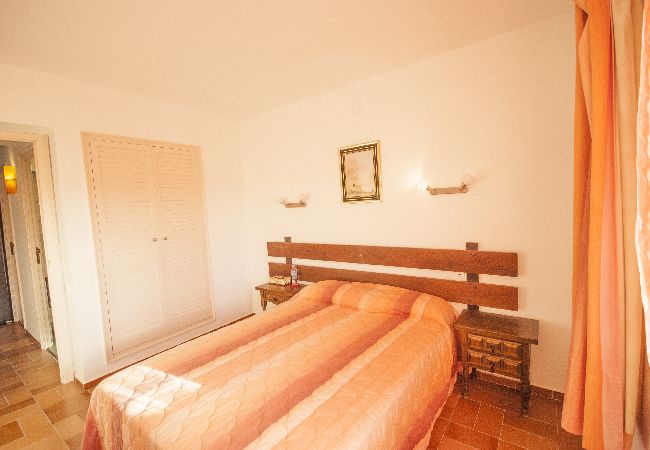 Apartment in Pals - 1MED 12 - Basic apartment in front of the beach of Pals and 100m from the town centre Apartment in Pals - 1MED 12 - Basic apartment in front of the beach of Pals and 100m from the town centre