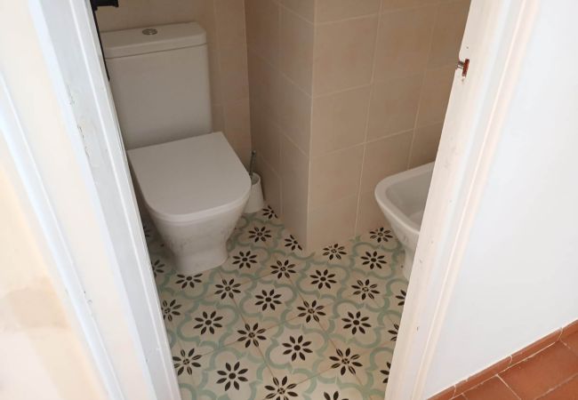 Apartment in Pals - 1MED 17 - Basic apartment in front of the beach of Pals and 100m from the  town centre. Apartment in Pals - 1MED 17 - Basic apartment in front of the beach of Pals and 100m from the  town centre.