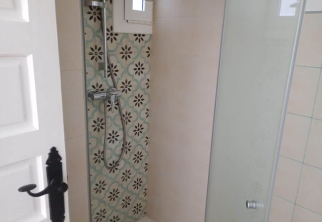 Apartment in Pals - 1MED 17 - Basic apartment in front of the beach of Pals and 100m from the  town centre. Apartment in Pals - 1MED 17 - Basic apartment in front of the beach of Pals and 100m from the  town centre.