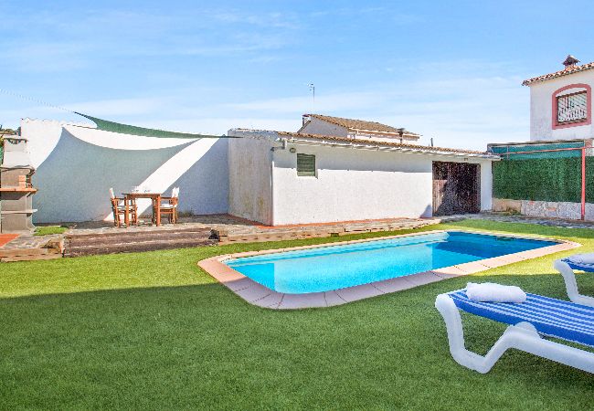 Villa in Vidreres -  2ONA01 - House for 7 people with garden and private pool located in a very quiet area