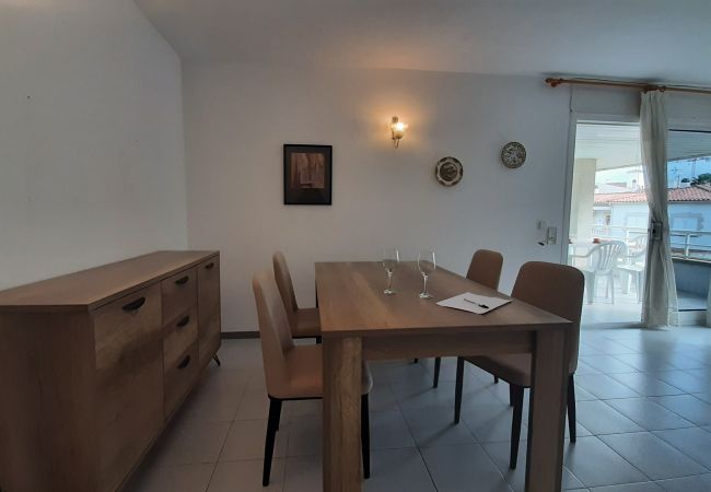Apartment in Pals - 1OP 01 - Apartment located in Pals, in a residential complex with swimming pool, 400 m from the beach