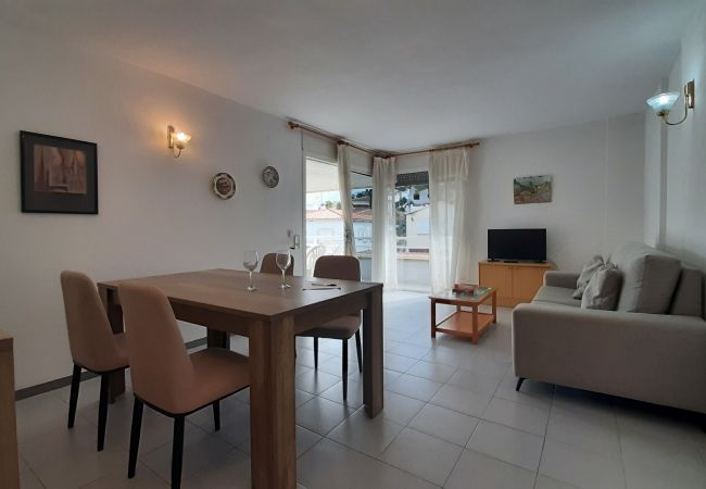 Apartment in Pals - 1OP 01 - Apartment located in Pals, in a residential complex with swimming pool, 400 m from the beach Apartment in Pals - 1OP 01 - Apartment located in Pals, in a residential complex with swimming pool, 400 m from the beach