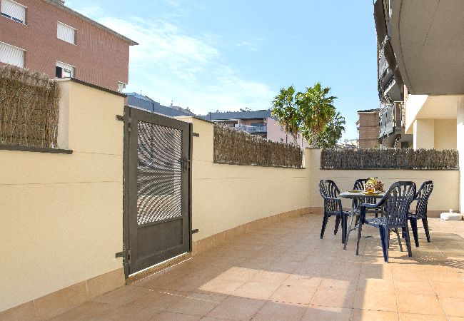 Apartment in Lloret de Mar -  2P51- Cozy apartment with pool located near the center and the beach of Fenals (Lloret de Mar)