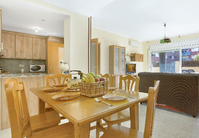 Apartment in Lloret de Mar -  2P51- Cozy apartment with pool located near the center and the beach of Fenals (Lloret de Mar) Apartment in Lloret de Mar -  2P51- Cozy apartment with pool located near the center and the beach of Fenals (Lloret de Mar)