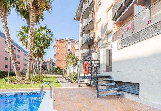 Apartment in Lloret de Mar - 2P53 - Cozy apartment for 4 people with pool located near the center and the beach of Fenals (Lloret de Mar)