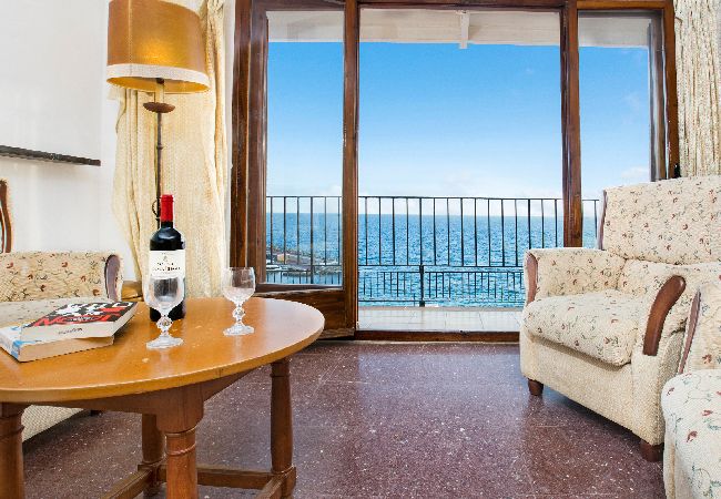 Apartment in Llafranc - 1PRU 01 -Basic apartment in the center of Llafranc on the second line of the sea with beautiful views of the beach