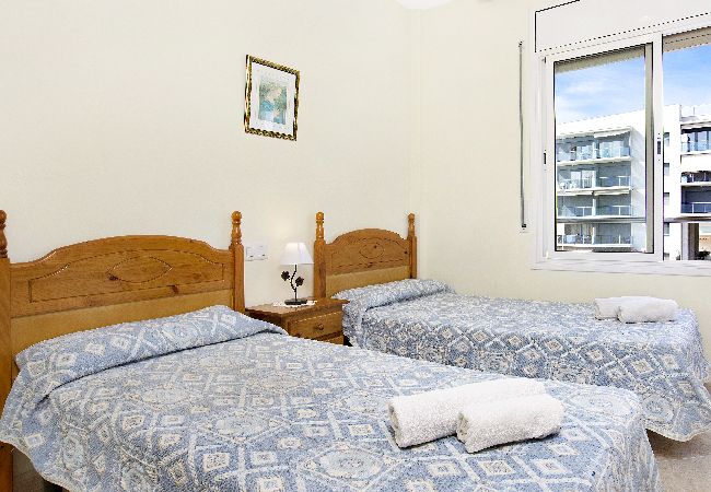 Apartment in Lloret de Mar - 2ROS01 -Cozy 3 bedroom apartment with pool located near Fenals beach (Lloret de Mar)