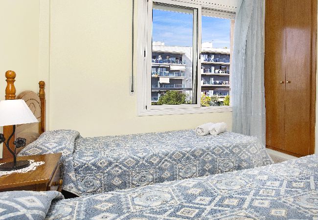 Apartment in Lloret de Mar - 2ROS01 -Cozy 3 bedroom apartment with pool located near Fenals beach (Lloret de Mar)