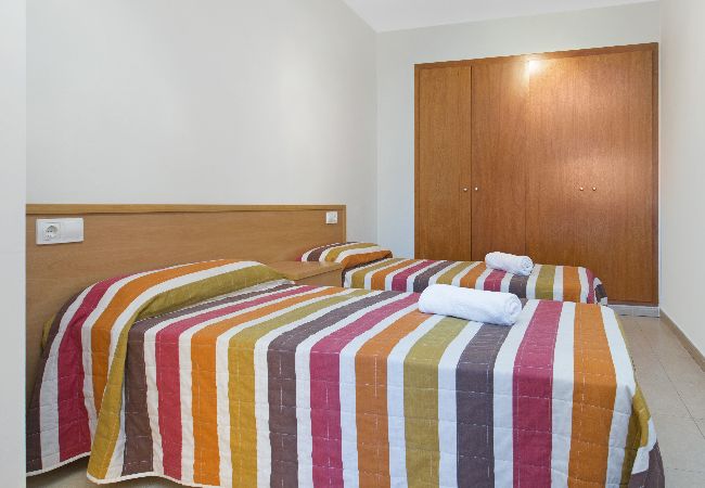 Apartment in Lloret de Mar - 2STACRIS - Cozy apartment for 4 people with terrace located in Lloret de Mar (Fenals), near the beach and the cente Apartment in Lloret de Mar - 2STACRIS - Cozy apartment for 4 people with terrace located in Lloret de Mar (Fenals), near the beach and the cente