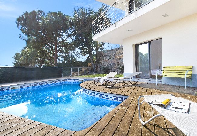 Villa in Lloret de Mar - 2SANT01 - Beautiful house for 8 people with private pool and stunning sea views located near the beach
