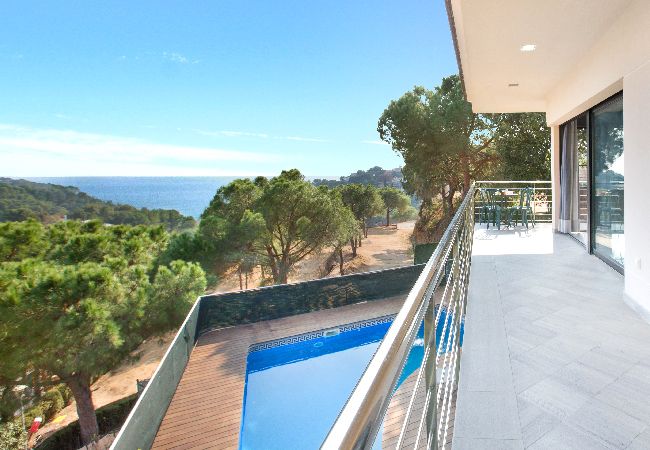 Villa in Lloret de Mar - 2SANT01 - Beautiful house for 8 people with private pool and stunning sea views located near the beach