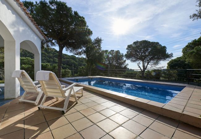 Villa in Lloret de Mar - 2SEN01 - House with private pool located in a quiet area just 2.5 km from the beautiful beach of Canyelles