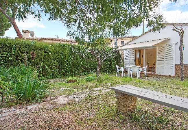 Bungalow in Llafranc - 1SIR 01 - Very simple 2 bedroom apartment located in a very quiet area only 200m from the  beach of Llafranc. Bungalow in Llafranc - 1SIR 01 - Very simple 2 bedroom apartment located in a very quiet area only 200m from the  beach of Llafranc.