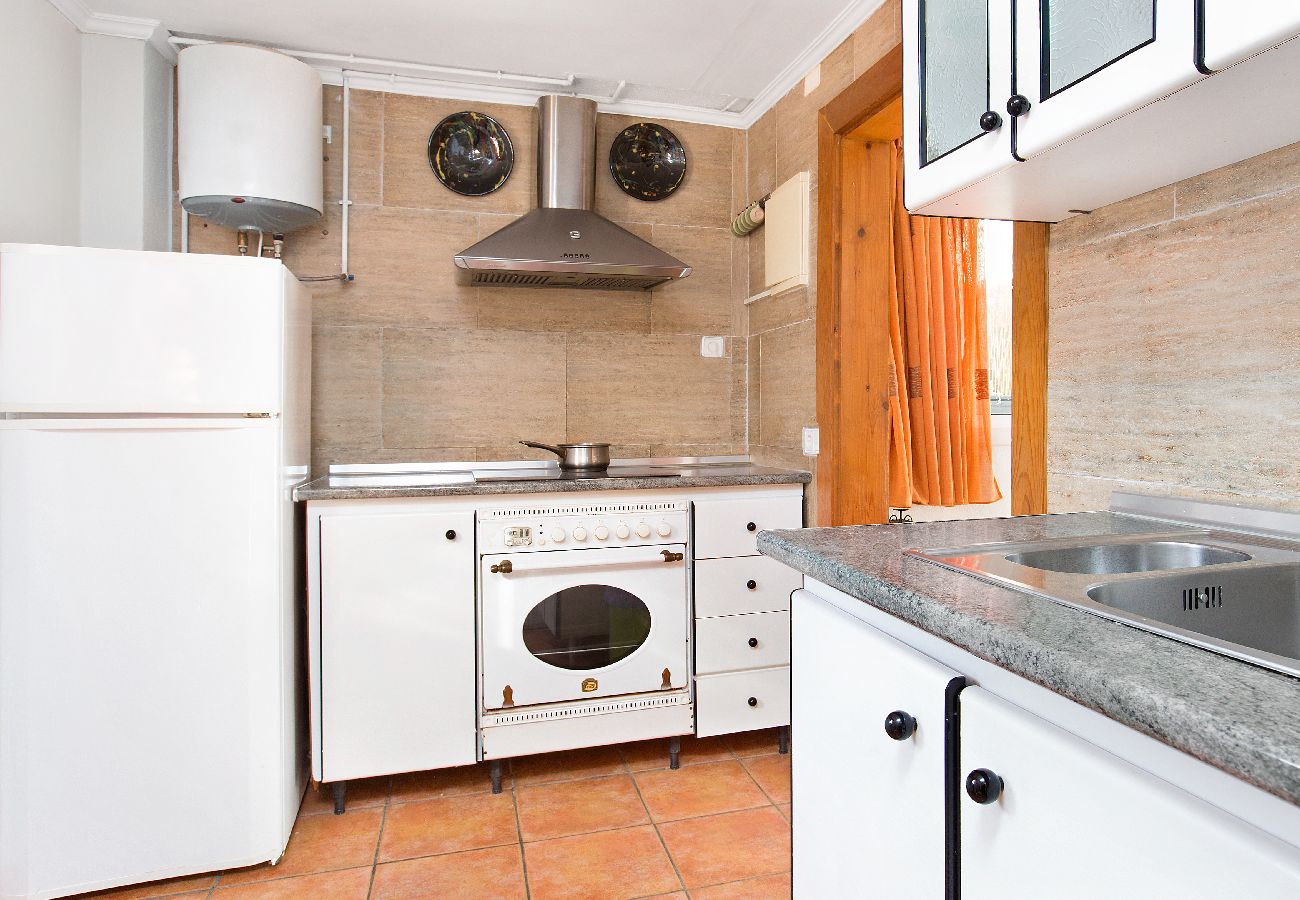 Villa in Lloret de Mar -  2SOPH01 - Cozy house with private pool for 8 people located in a very quiet residential area.