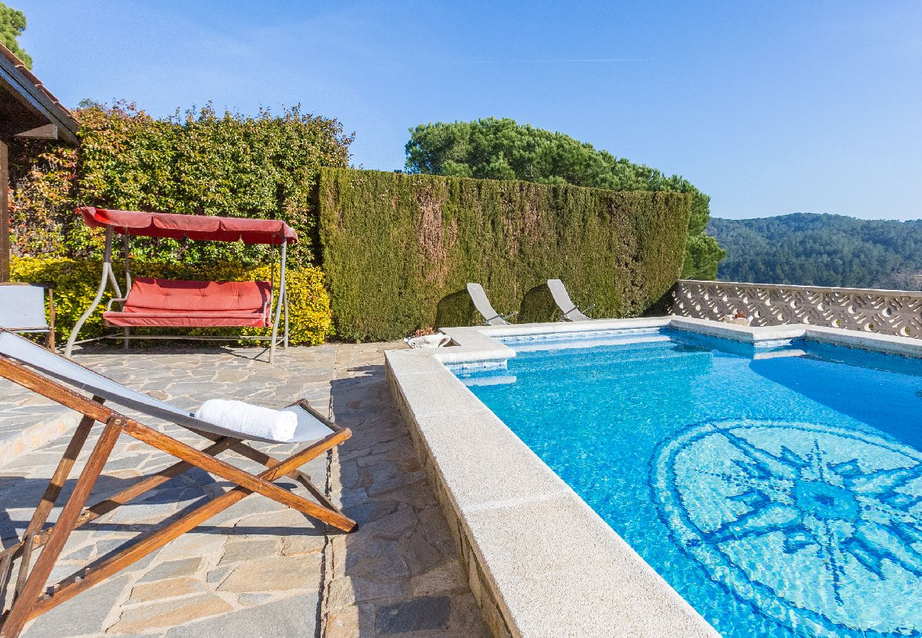 Villa in Lloret de Mar -  2SOPH01 - Cozy house with private pool for 8 people located in a very quiet residential area.