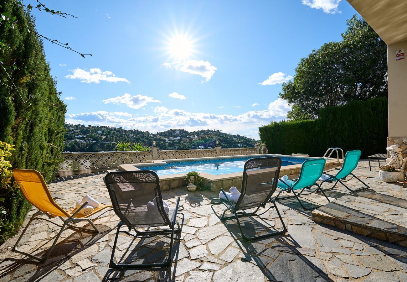 Villa in Lloret de Mar -  2SOPH01 - Cozy house with private pool for 8 people located in a very quiet residential area.