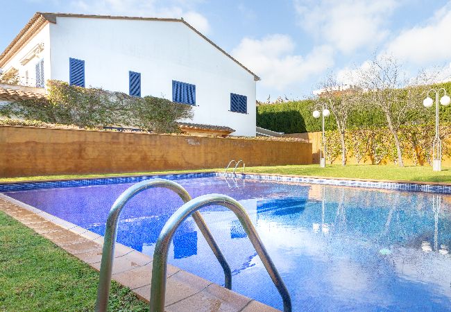 Villa in Calella de Palafrugell - 1VICK 01 - Nice house located in a very quiet residential area with communal pool near the beach of Calella de Palafrugell