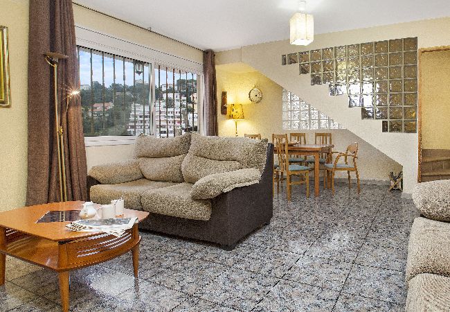 Villa in Lloret de Mar - 2VILA01 -6 bedroom house with private pool and sea views located in a quiet residential area near the beach
