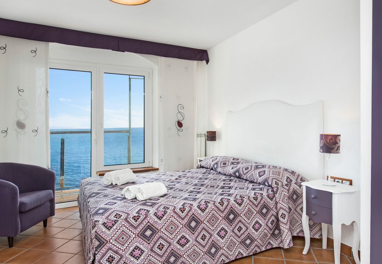 Villa in Lloret de Mar - 2CANY01 - Spectacular luxury house with private outdoor and indoor pool, located in a privileged area on the cliff of Cala Canyelles with magnificent views of the sea