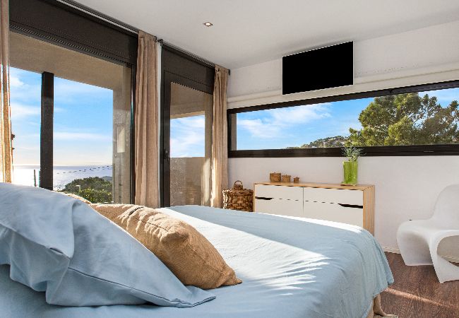 Villa in Lloret de Mar - 2CAST01 - Spectacular house with private pool and stunning sea views located in a quiet residential area just 3 km from the beach