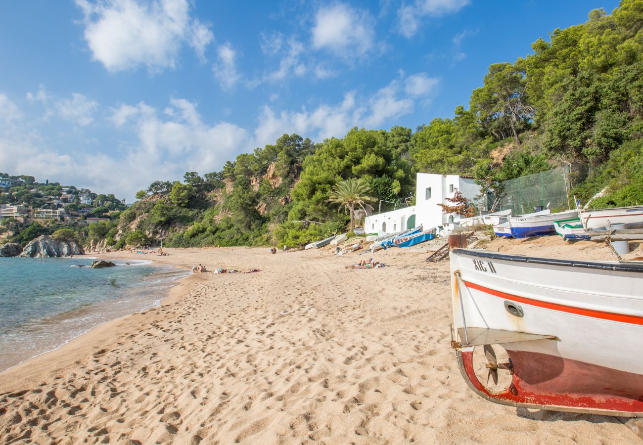 Villa in Lloret de Mar - 2CAST01 - Spectacular house with private pool and stunning sea views located in a quiet residential area just 3 km from the beach