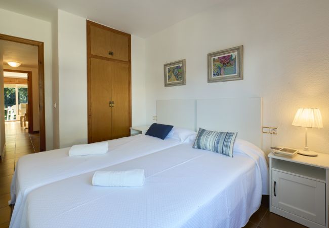 Apartment in Calella de Palafrugell - 1I-90 Cosy apartment with communal swimming pool a few minutes walk from the beach of Calella de Palafrugell.