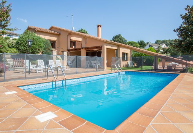 Villa in Vidreres - 2CIP01-08pax - House with capacity for 08 people and private pool located in a quiet area