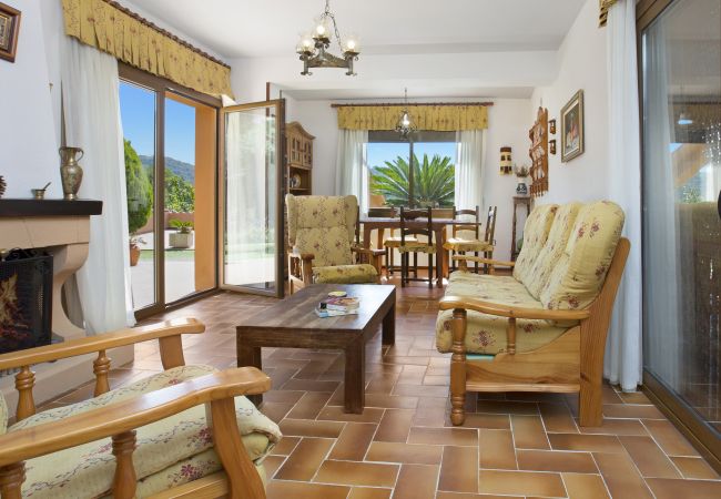 Villa in Vidreres - 2CIP01-08pax - House with capacity for 08 people and private pool located in a quiet area