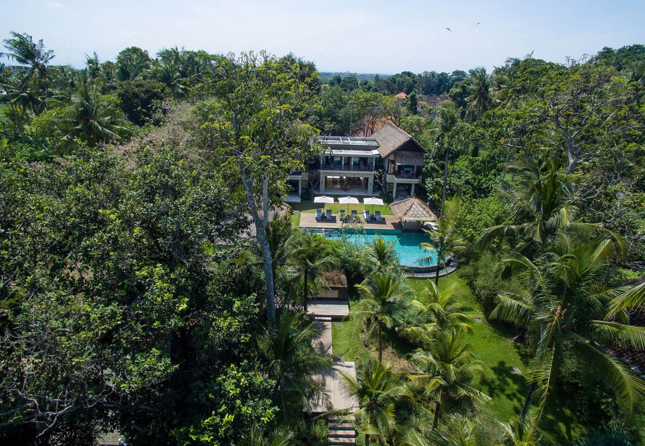 Villa in Mengwi -  Seseh Beach Villa II - Luxury beachfront villa in Bali 
