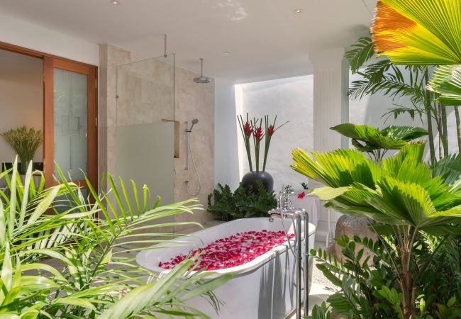 Villa in Seminyak - Windu Asri - Luxury house next to the beach in Bali  Villa in Seminyak - Windu Asri - Luxury house next to the beach in Bali