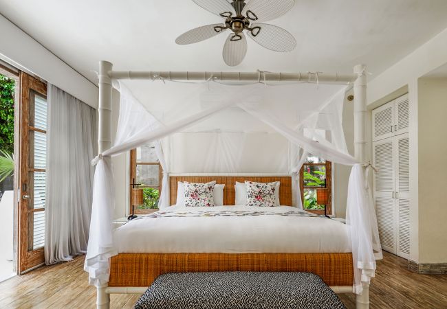 Villa in Seminyak - Jajaliluna- Luxury house near the beach in Bali Villa in Seminyak - Jajaliluna- Luxury house near the beach in Bali