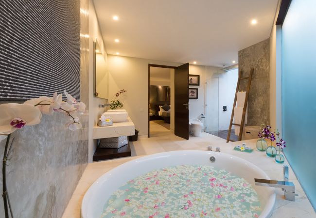 Villa in Seminyak - The layar - Four bedroom villa Villa in Seminyak - The layar - Four bedroom villa