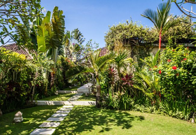 Villa in Canggu - Gembira - 2 bedroom house with pool near Bali beach