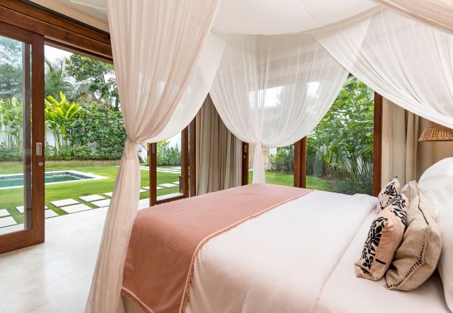 Villa in Kerobokan - Alea Estate- Spectacular villa for 18 people with pool in Bali Villa in Kerobokan - Alea Estate- Spectacular villa for 18 people with pool in Bali