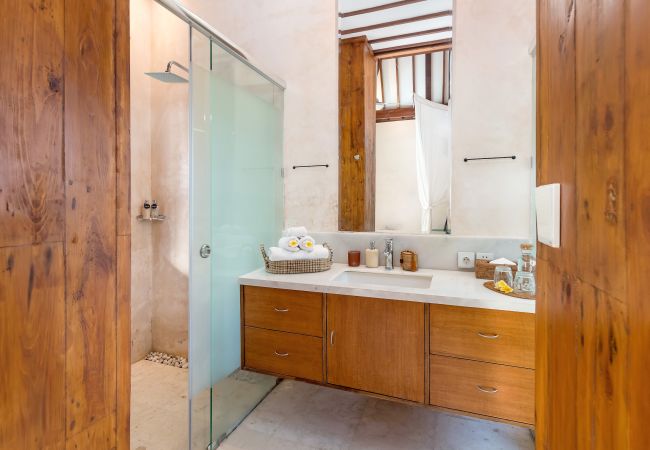 Villa in Kerobokan - Alea Estate- Spectacular villa for 18 people with pool in Bali Villa in Kerobokan - Alea Estate- Spectacular villa for 18 people with pool in Bali