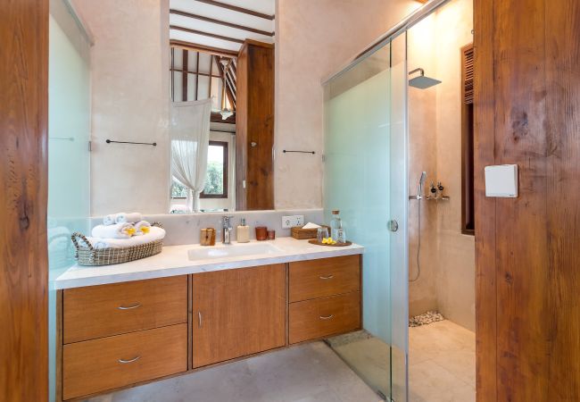 Villa in Kerobokan - Alea Estate- Spectacular villa for 18 people with pool in Bali Villa in Kerobokan - Alea Estate- Spectacular villa for 18 people with pool in Bali