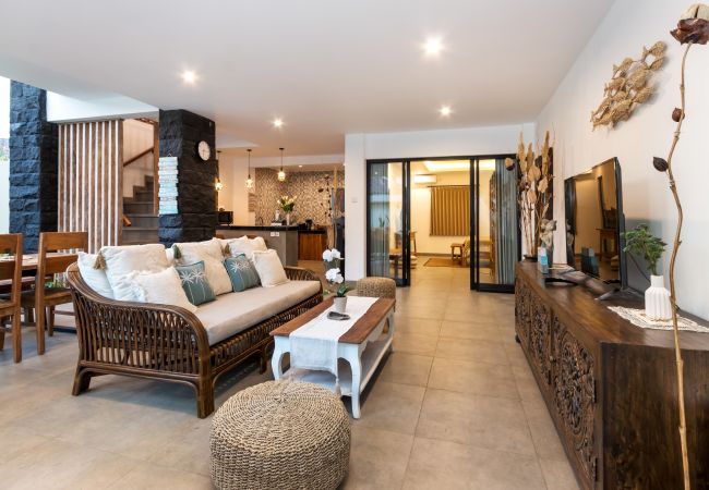 Villa in Seminyak - Ambalika- 3 bedroom house with pool near Bali beach Villa in Seminyak - Ambalika- 3 bedroom house with pool near Bali beach