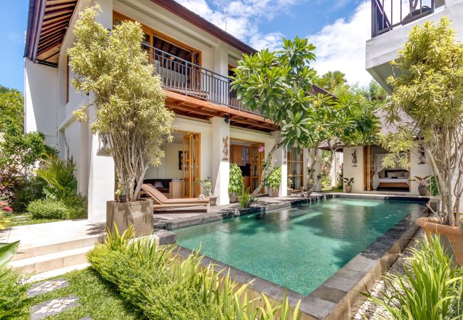 Villa in Kerobokan - Amrina- 3 bedroom house with pool in Bali