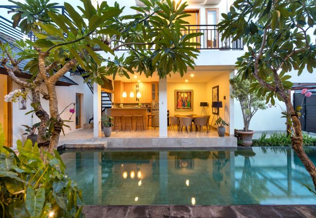 Villa in Kerobokan - Amrina- 3 bedroom house with pool in Bali