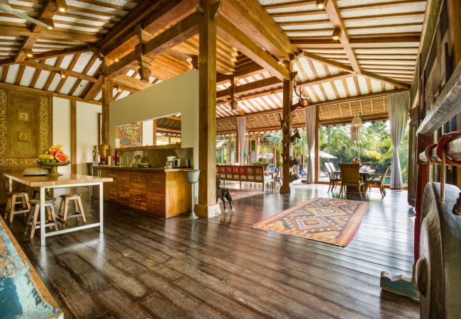 Villa in Canggu - Desa Roro Estate- Spectacular 7 bedroom villa near Bali beach
