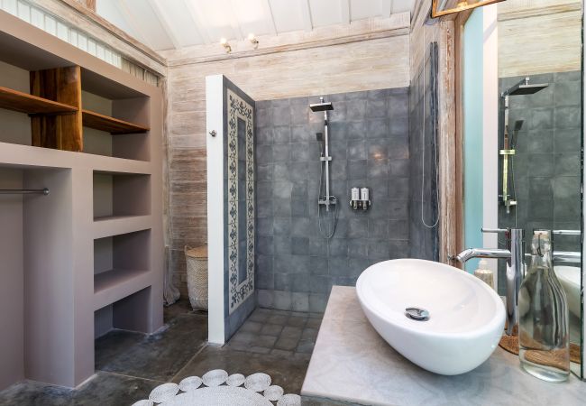 Villa in Kerobokan - Little Manao - Beautiful 4 bedroom house with pool in Bali Villa in Kerobokan - Little Manao - Beautiful 4 bedroom house with pool in Bali