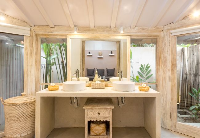 Villa in Kerobokan - Little Manao - Beautiful 4 bedroom house with pool in Bali Villa in Kerobokan - Little Manao - Beautiful 4 bedroom house with pool in Bali